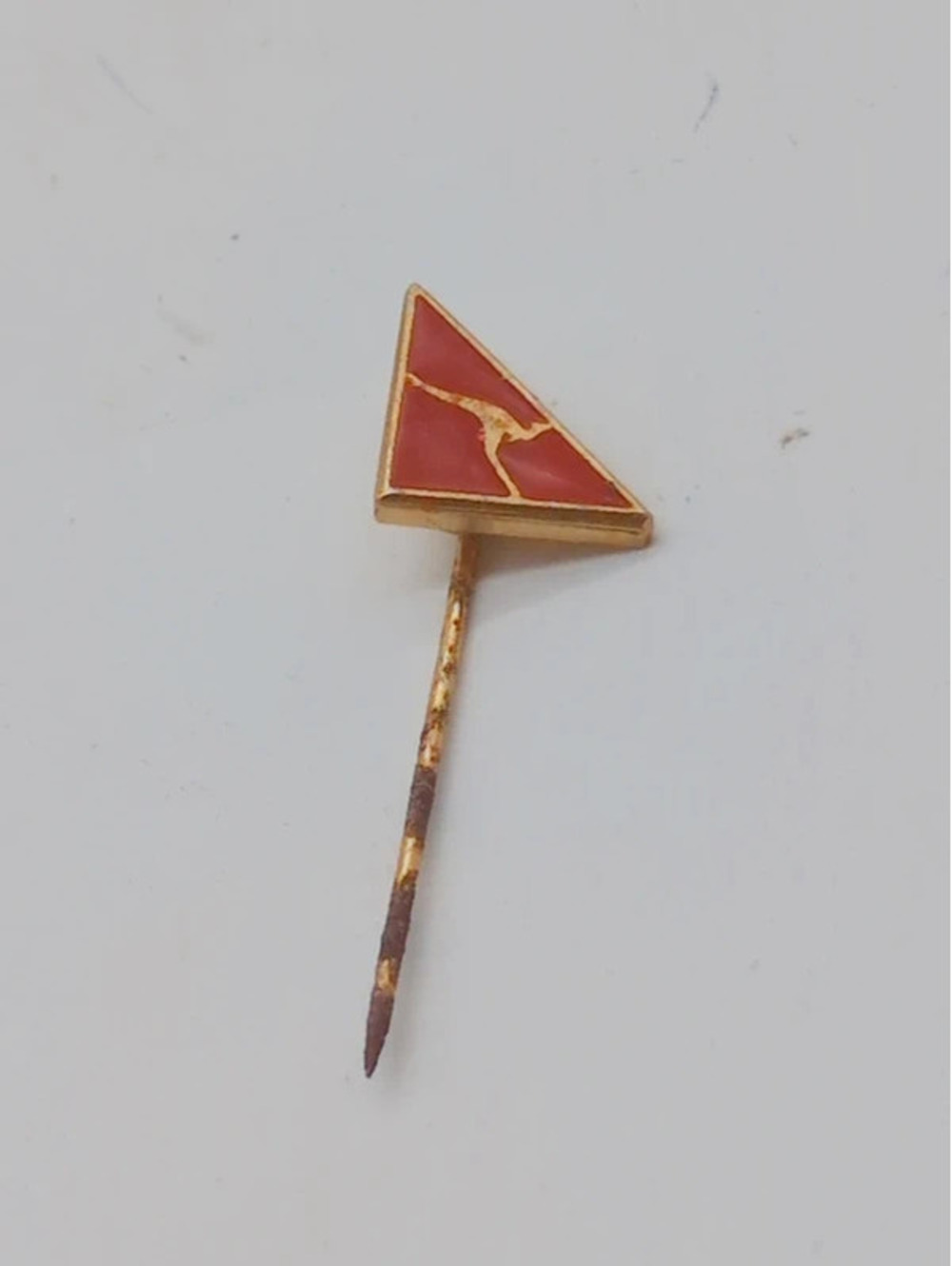 Vintage Qantas Airline Flying Kangaroo Enamel Stick Pin Gold Tone